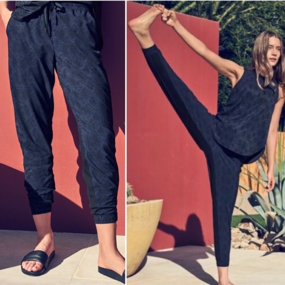 Athleta Brooklyn Navy snake Patterned Joggers